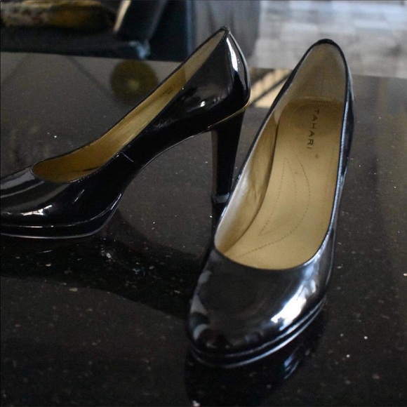 Tahari Black + Gold Pumps Heels Closed Toe Black Tie 8 Luxe - Picture 6 of 9